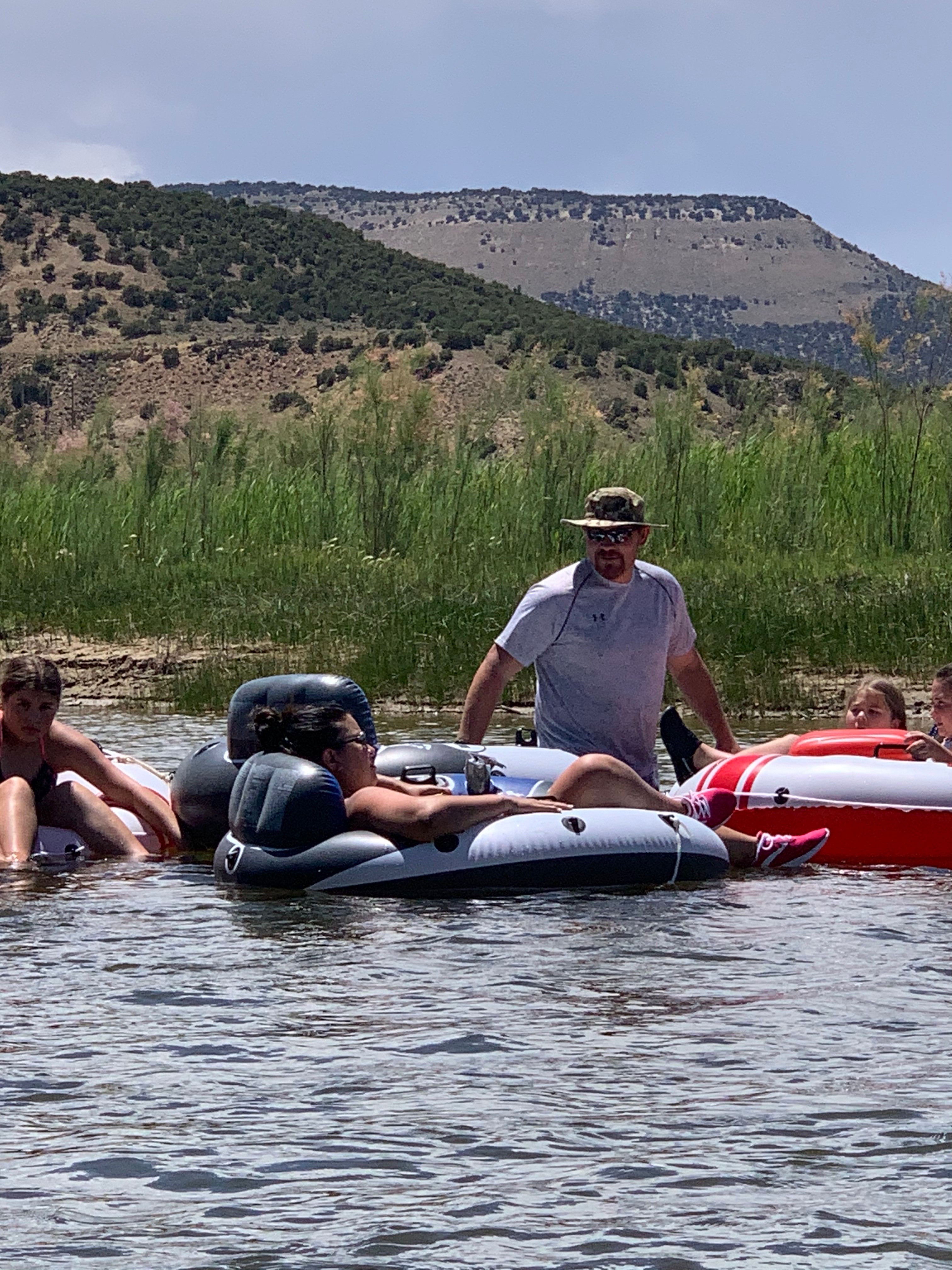 A family floating the White River