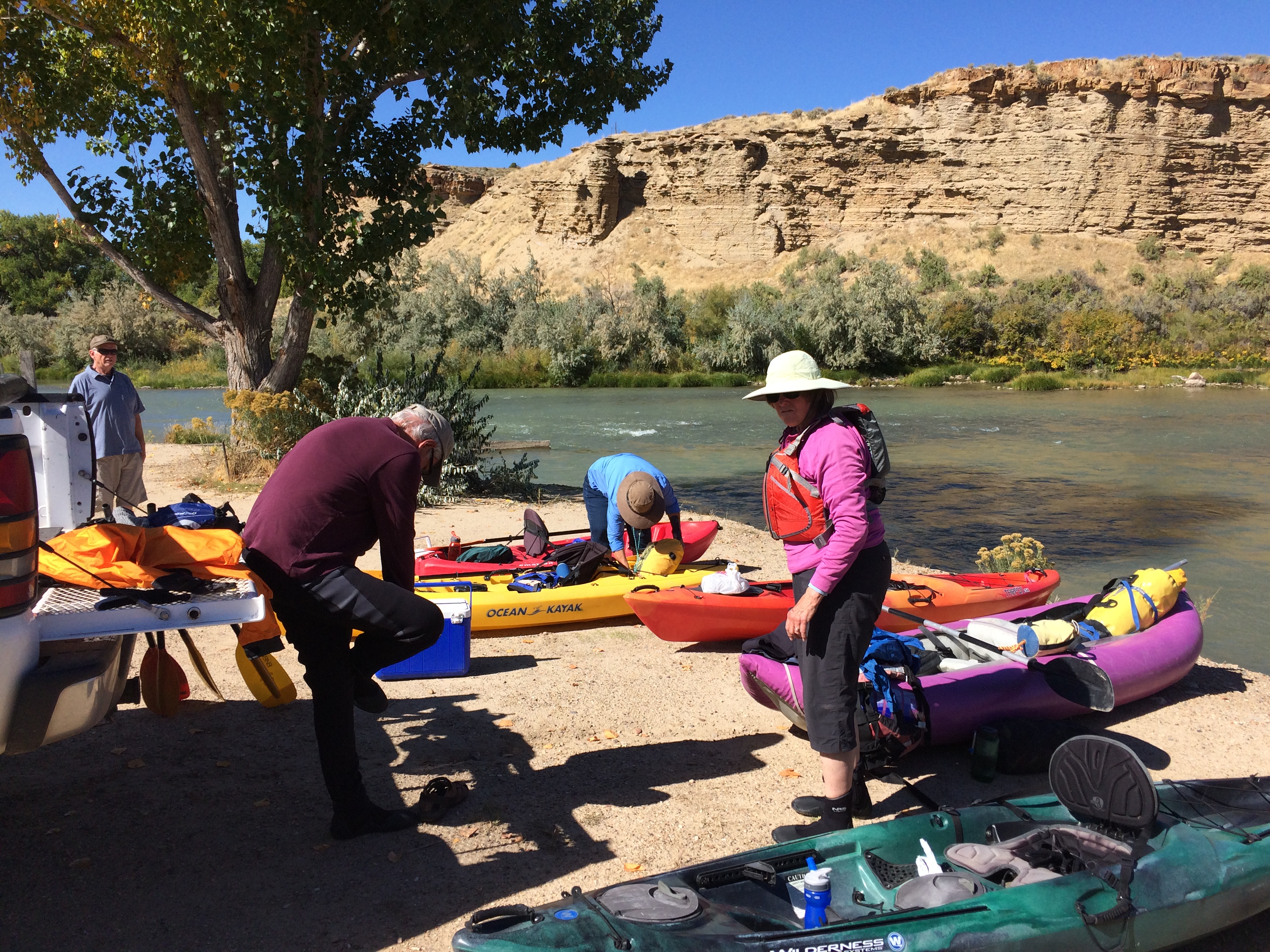 A group preparing to kayake the White River